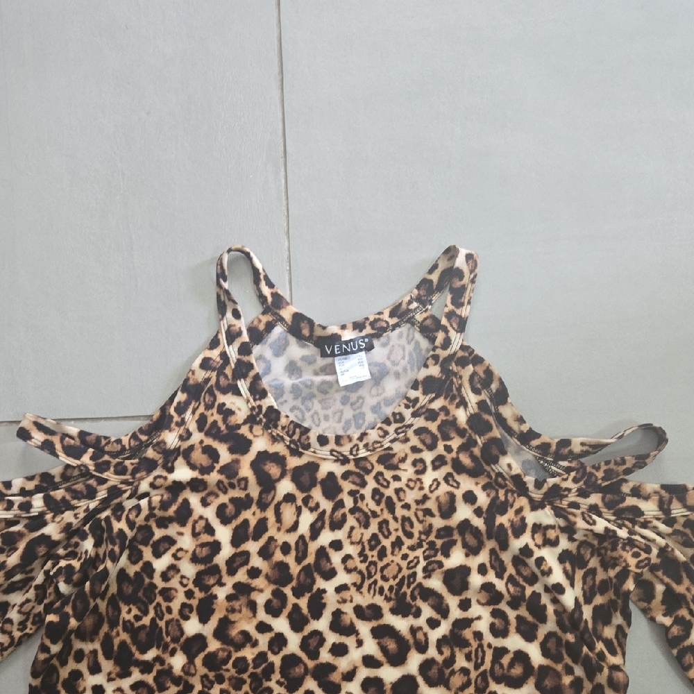 Leopard Print Cold Shoulder Top - Picture 2 of 4